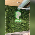 Photo d'une enseigne rétroéclairée